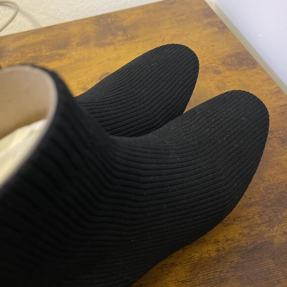 NEW Everlane Chelsea Black Ribbed Knit Ankle Boots Block Heels 9 - Picture 3 of 11
